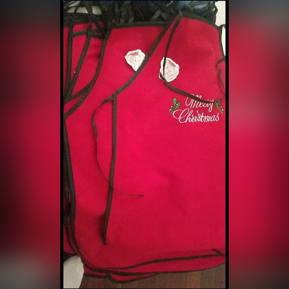 2 pcs NEW APRON CHRISTMAS THEME! - Picture 4 of 4